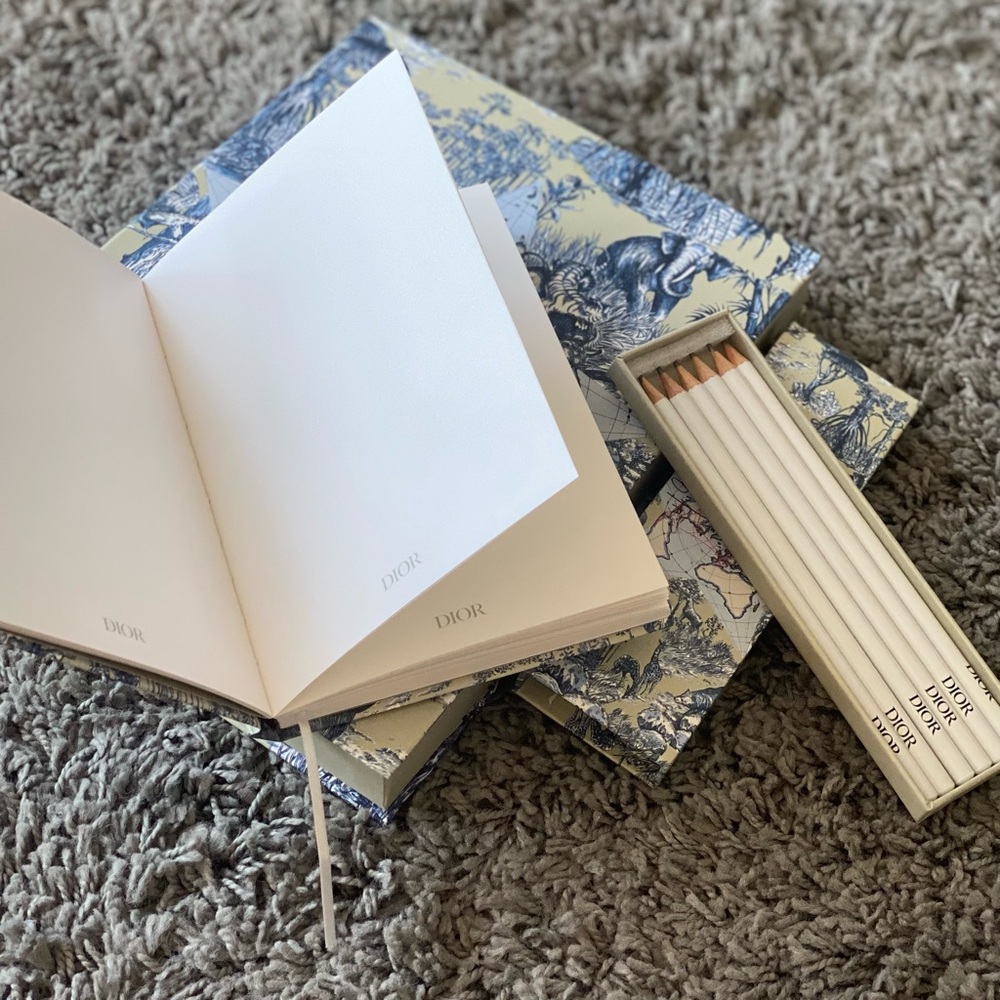 DIOR - Exclusive Stationary Set “Around the World” with the Couture Gift Box - Picture 5 of 6